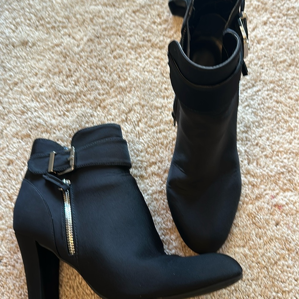 Unisa heeled booties 7.5 good condition
